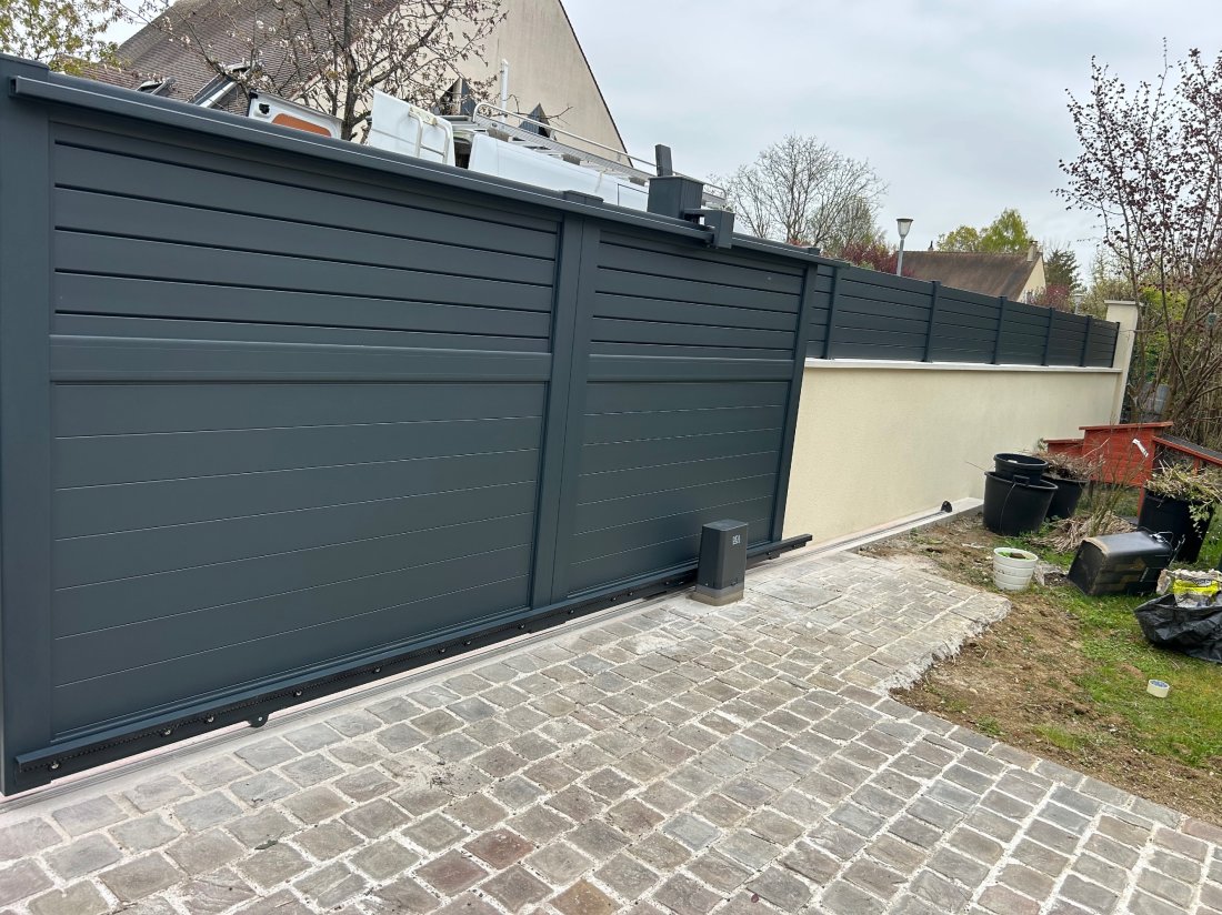 Installation portail aluminium